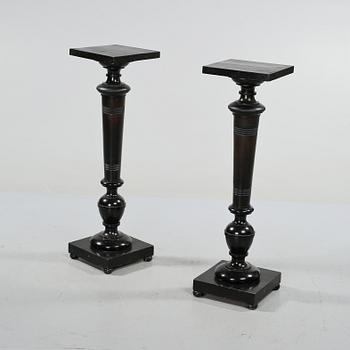 PIEDESTALER, ett par, 1900-tal.