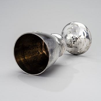 PALKINTOPOKAALI, hopeaa, 1900-luvun alku. Suomalainen leima. Paino 530 g.