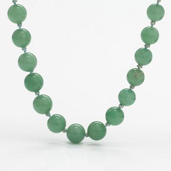 Helminauha, aventuriinikvartsi, hopeaa.