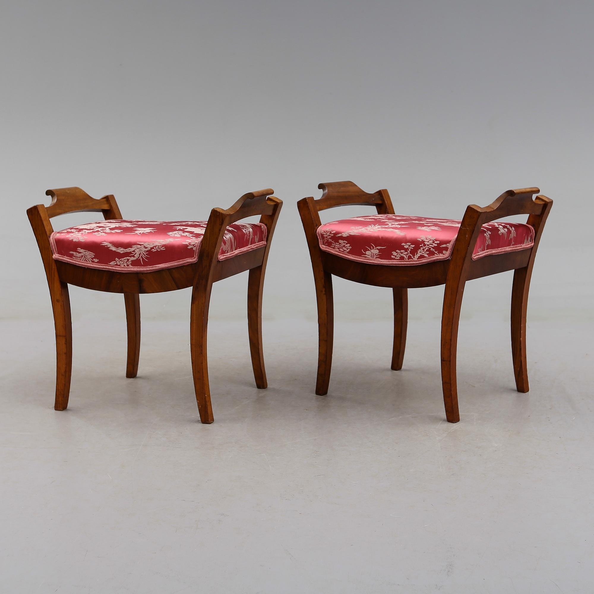 TABURETTER, 1 par, Karl Johan, 1800-talets mitt.