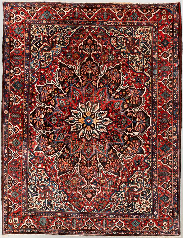 Carpet, Bakhtiari, 420 x 320 cm.