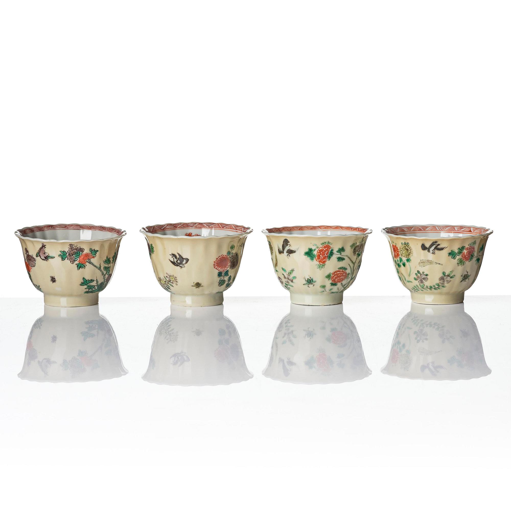Koppar med fat, fyra stycken, porslin. Qingdynastin, Kangxi (1662-1722).