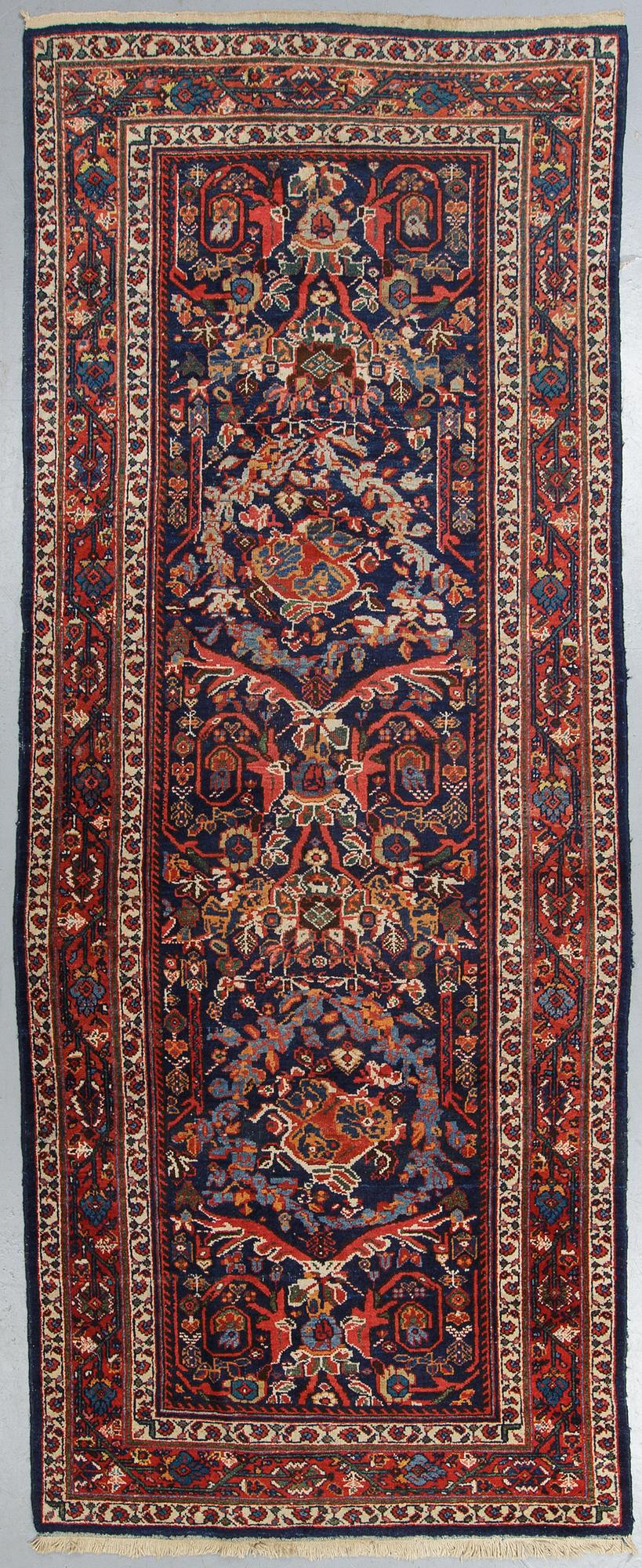 A carpet, Antique/semi-antique Mahal, ca  340 x 130-138 cm.