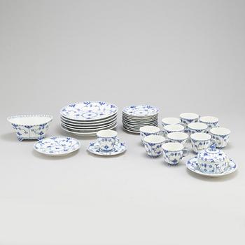 A 'Musselmalet' part coffee service, Royal Copenhagen (16 pieces).