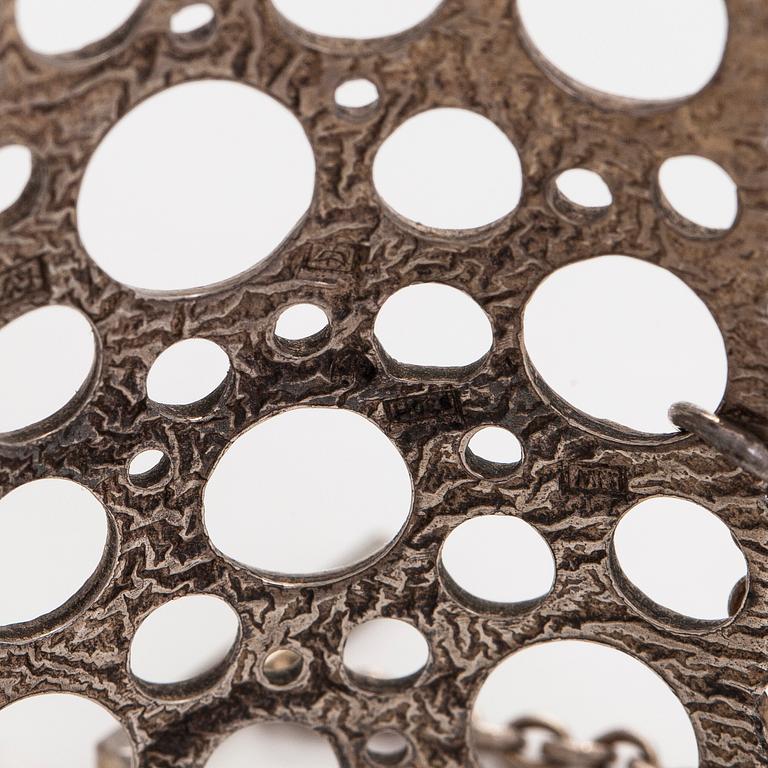 Liisa Vitali, armring, "Spets", silver, Westerback, Helsingfors.