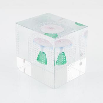 Oiva Toikka, annual cube, signed Oiva Toikka, Nuutajärvi 1995, numbered 225/2000.