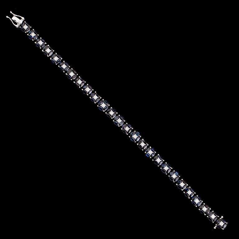 ARMBAND, 18 k vitguld, briljantslipade diamanter tot ca 1.21 ct, navettslipade safirer tot ca 11.16 ct.