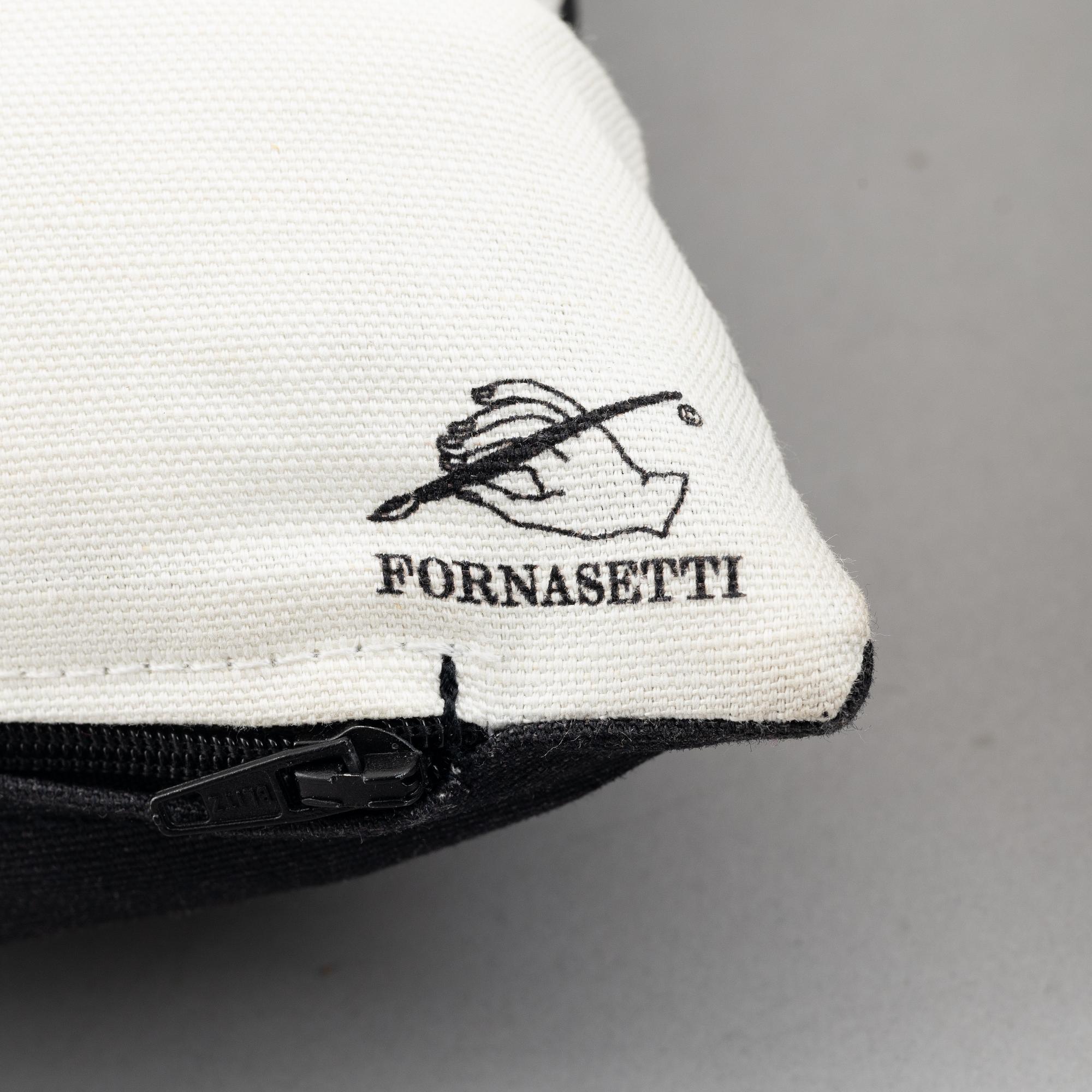 Piero Fornasetti, kuddar, ett par, "Fornasetti", FDD, saluförda av Firma Svenskt Tenn.