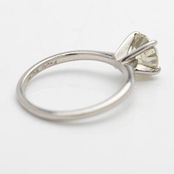 Solitaire ring in 950 platinum with a round brilliant-cut diamond, GIA certified, Van Bruun.