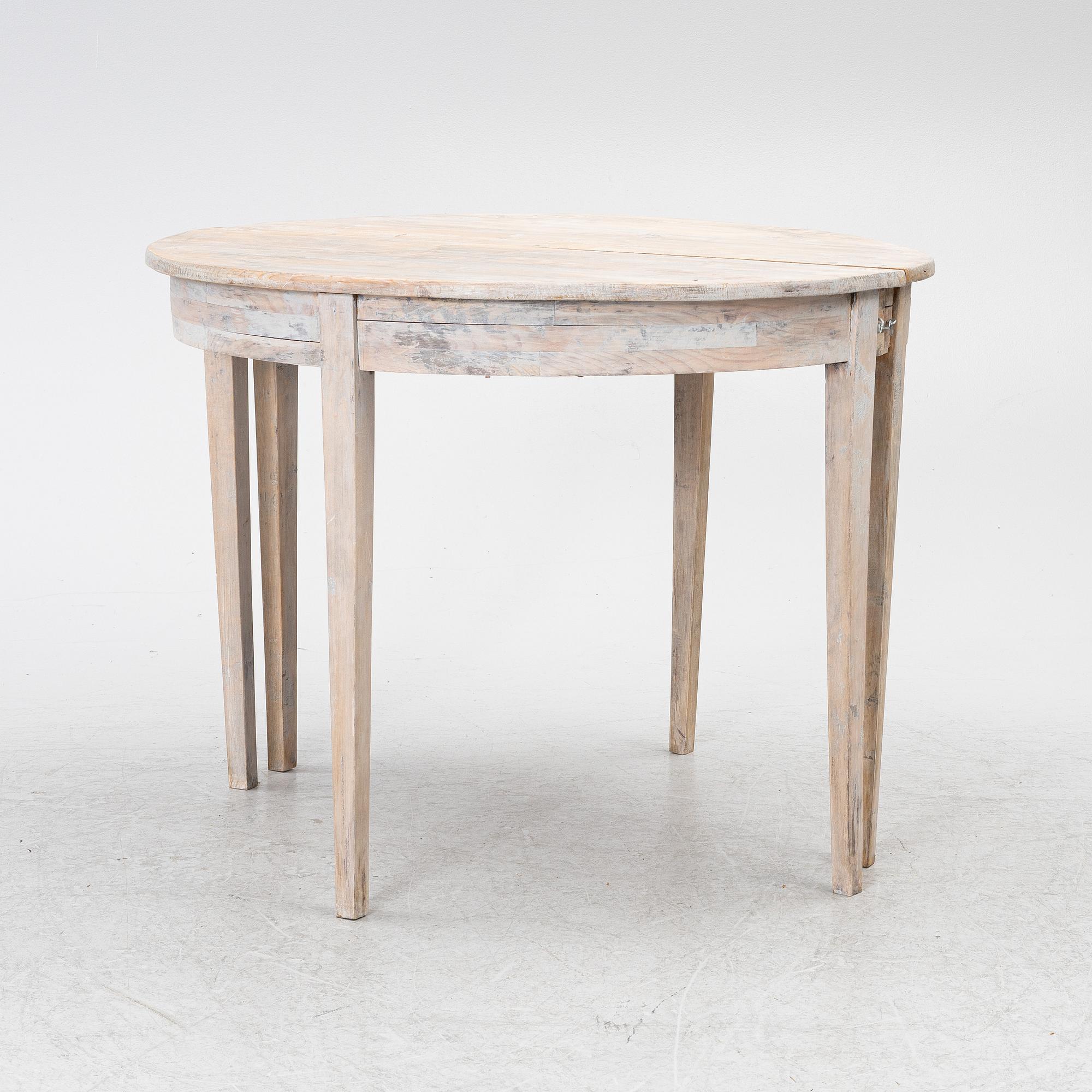 A pair of tables, second half of the 19th century.