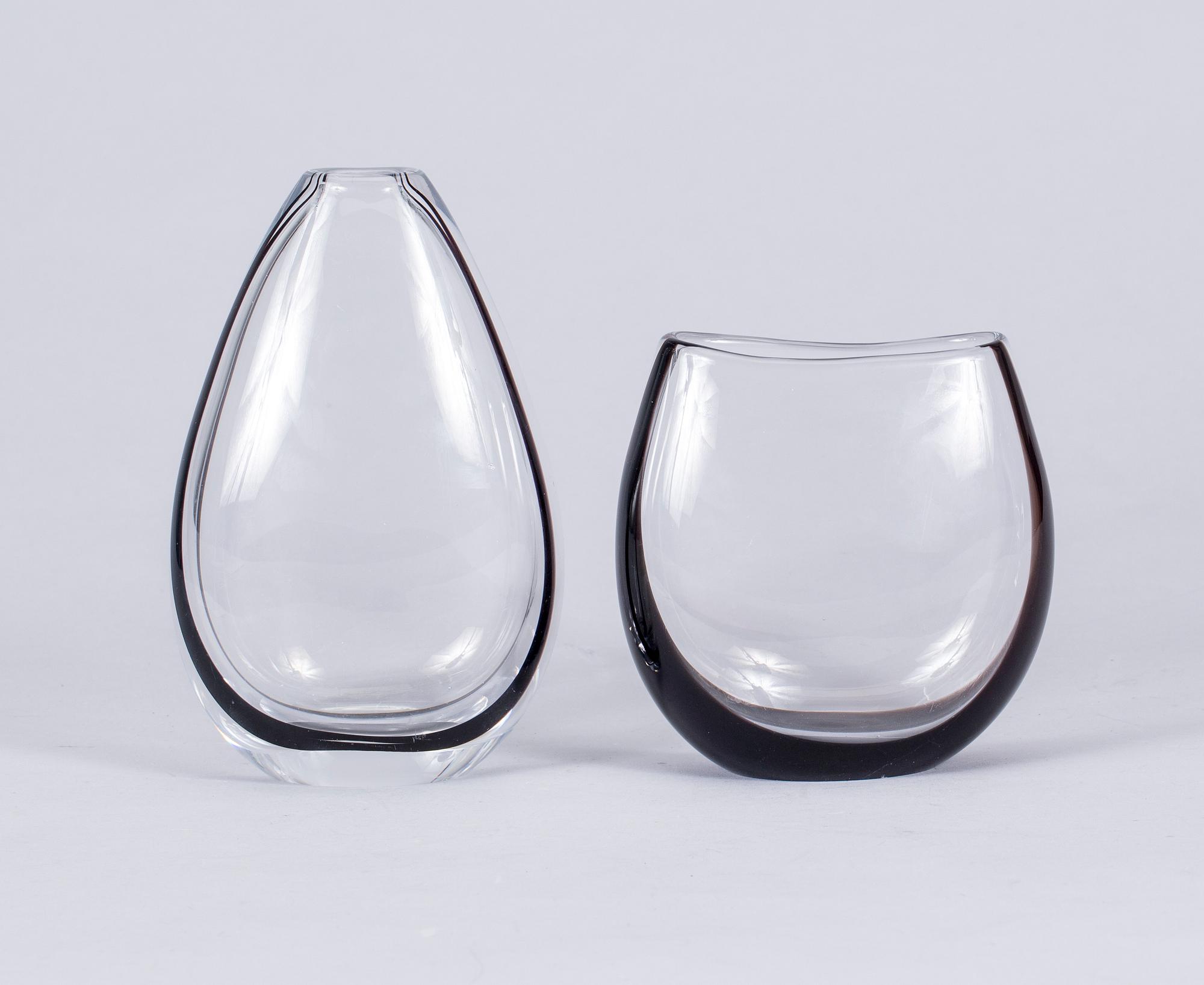 VAS, 2 st, glas. Vicke Lindstrand, Kosta.