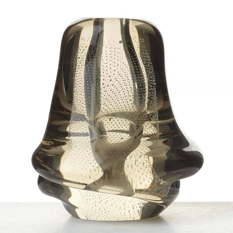 Gunnel Nyman, a "Musselglas" glass vase, Nuutajärvi Notsjö, Finland, late 1940's.