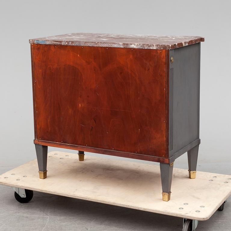 BYRÅ, gustaviansk stil, 1800-talets slut.