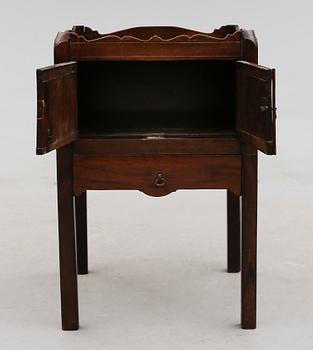 POTTSKÅP, England, 1800-tal.