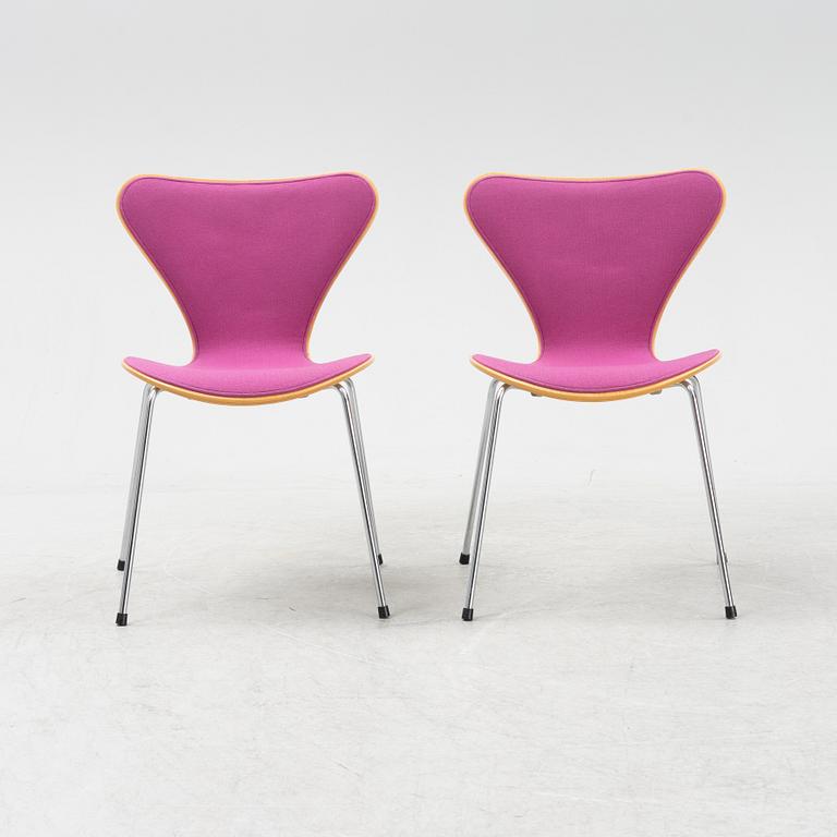 Arne Jacobsen, stolar, 6 st, "Sjuan", Fritz Hansen, Danmark, daterade 1991.