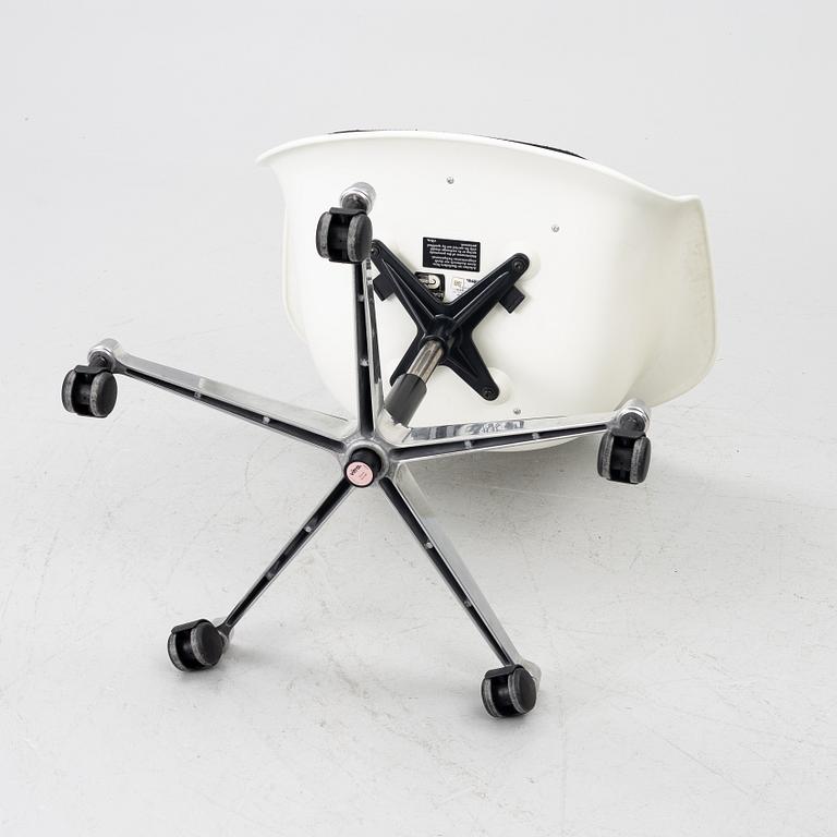 Charles & Ray Eames, a 'Plastic Chair PACC' desk chair, Vitra, 2010.