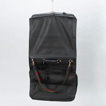 GUCCI, KLÄDÖVERDRAG SAMT VÄSKA, 1980-tal.