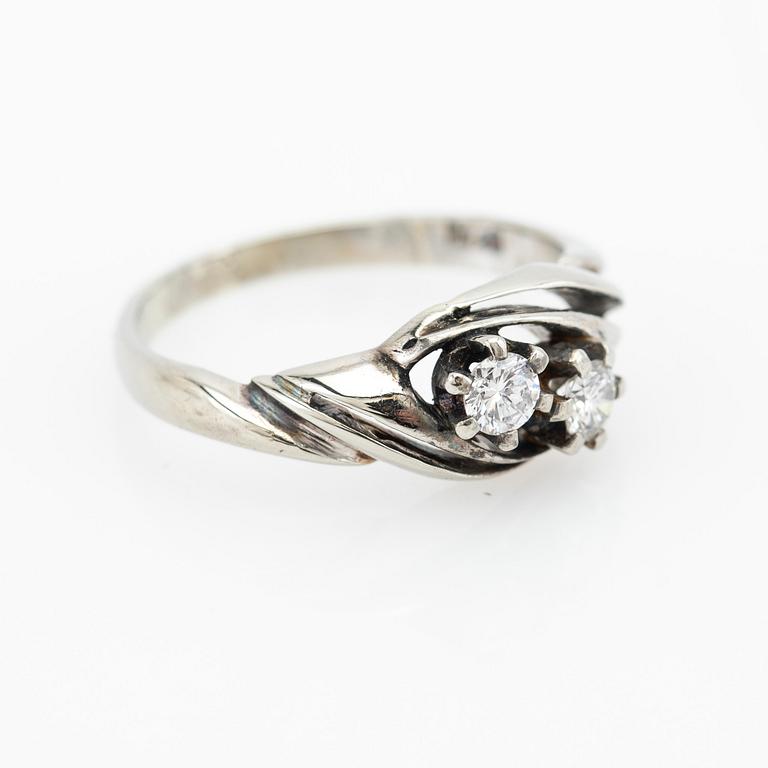 Ring, 18K white gold with two brilliant-cut diamonds.