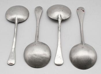 BRÄNNVINSSKEDAR, 4 st snarlika, tenn, 1700-/1800-tal.