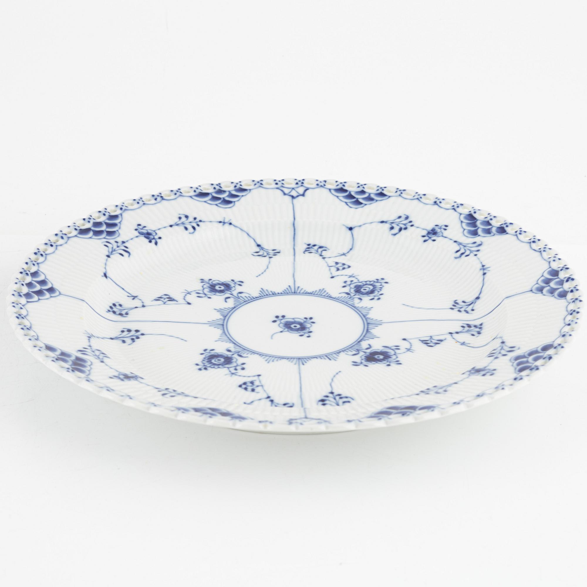 Servisdelar, 4 delar, porslin, "Musselmalet", hel- och halvblonde, Royal Copenhagen, Danmark.