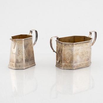 An English silver creamer and a sugarbowl, mark of Henry William Curry, London 1878.
