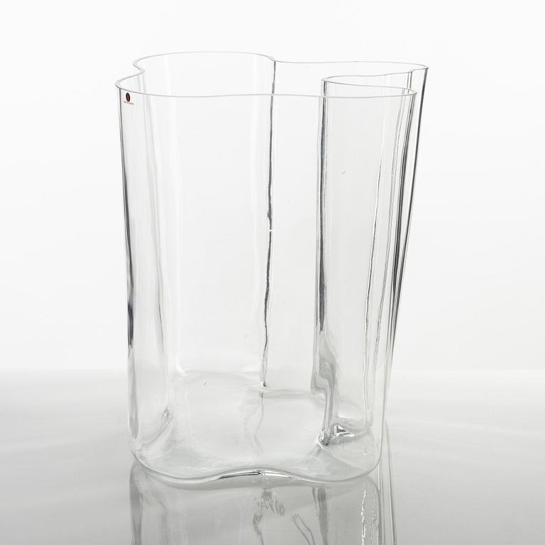 Alvar Aalto, vas, glas, modell 3031, Iittala, Finland, signerad.