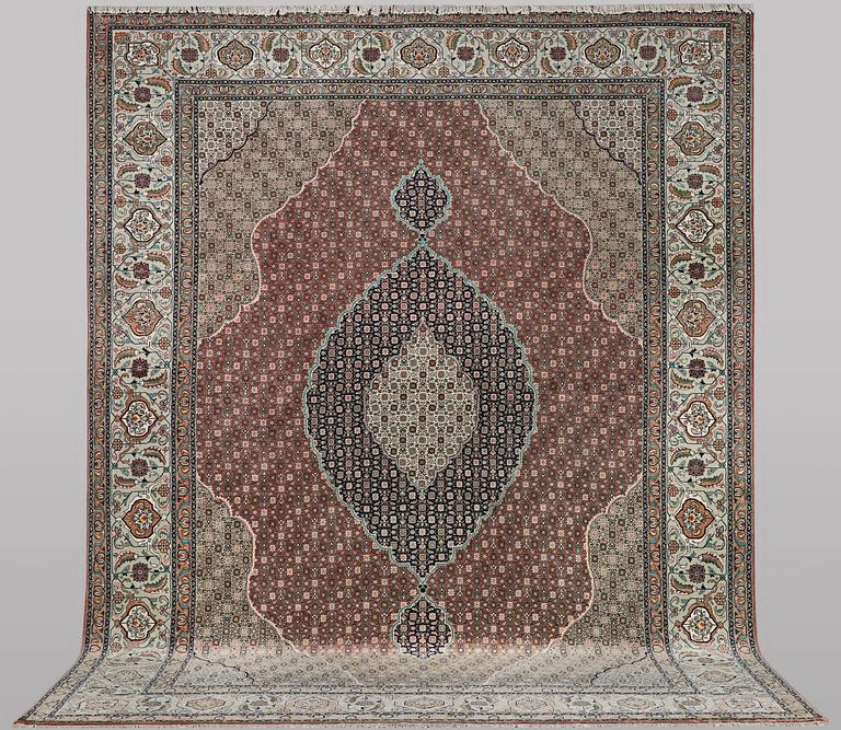 A carpet, Tabriz, ca 414 x 300 cm.