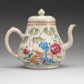 A famille rose teapot with cover, Qing dynasty, Qianlong (1736-95).