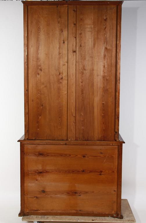 BOKSKÅP, nyrenässans, 1800-talets andra hälft.