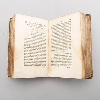 Book, Marcus Tullius Cicero 'Alterum Epistolarum volumen: Ad T. Atticum, Ad M. Brutum, ad Quintum fratrem...', 1563.