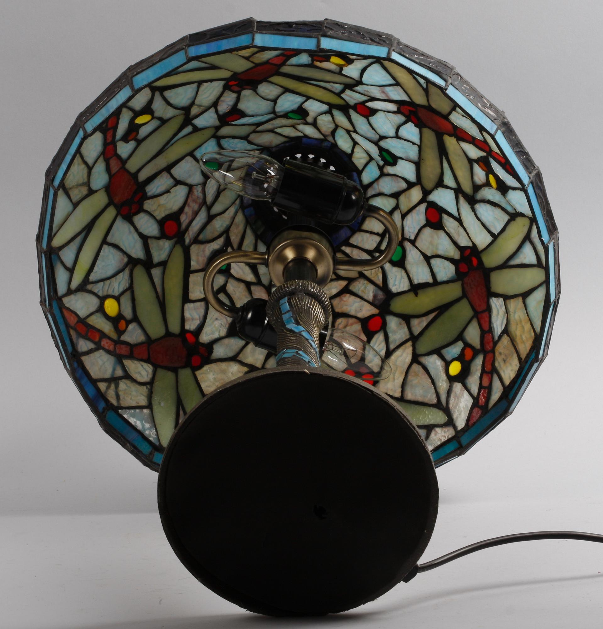 BORDSARMATUR. Tiffany-stil. Bla glas och metall. Dekor av sländor.