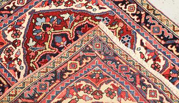 A Semi-antique Heriz rug, 90 x 78 cm.