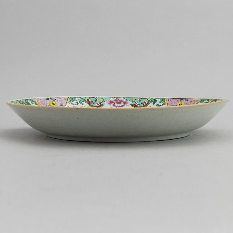 A famille rose dish, Qing dynasty, Qianlong (1736-95).