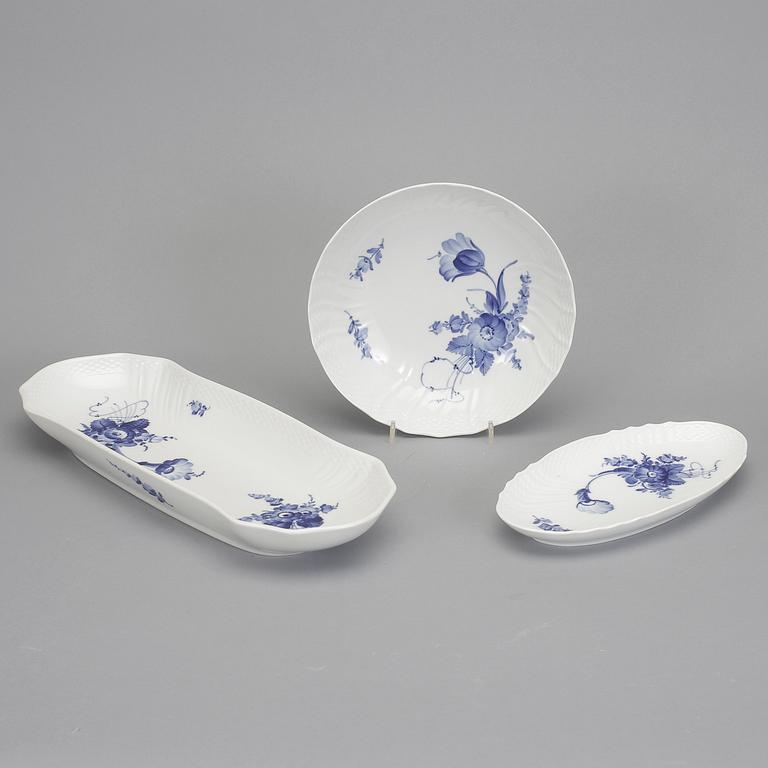 SERVISPORSLIN, porslin, 82 delar, "Blå Blomst" Royal Copenhagen, Danmark.