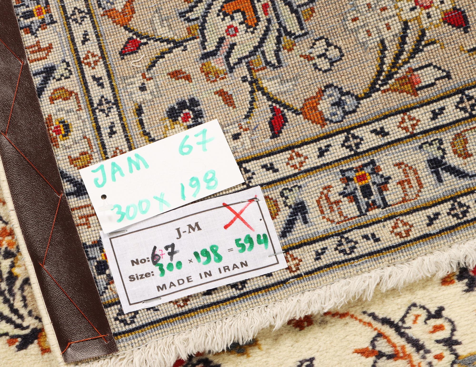 A Kashan carpet, c. 300 x 198 cm.