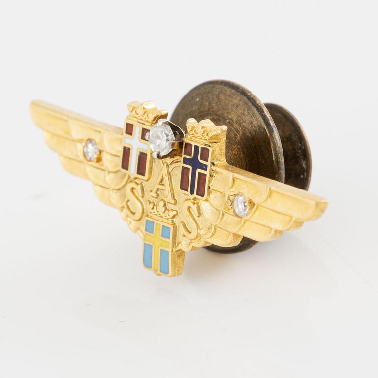 Pin, 18K guld med emalj och diamanter, SAS. Manschettknappar, Sporrong & Co, förgylld metall medföljer.