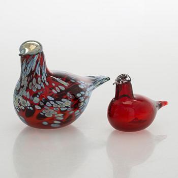 Oiva Toikka, a 'Ruby bird' and 'Little tern' glass birds, signed O. Toikka Iittala.