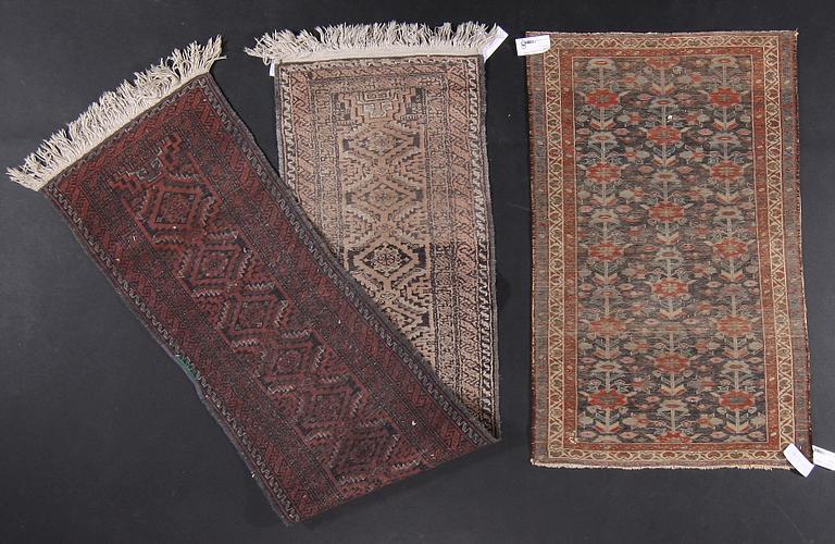 MATTOR, 2 st. Orientaliska. Nordvästpersisk resp. Beludj. 118 x 74 resp 242 x 56.