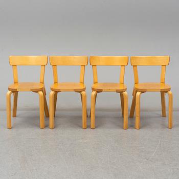 ALVAR AALTO, a table with four model 69 chairs, Artek.