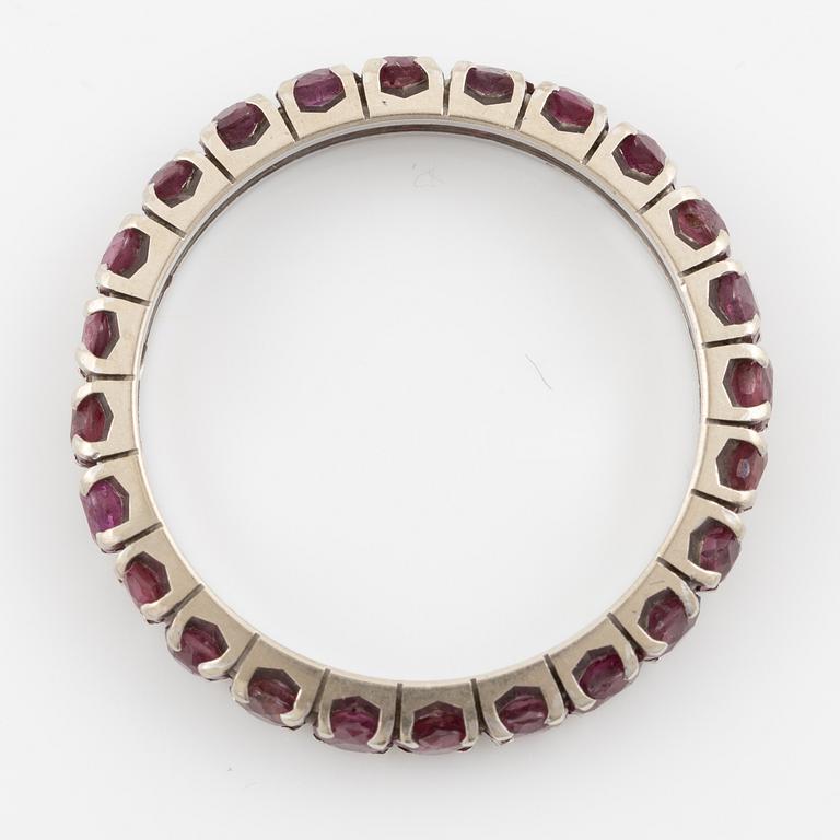 Ring, eternity ring 18K white gold with rubies.