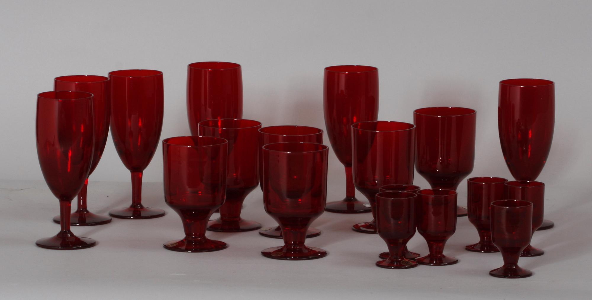 GLASSERVISDELAR, 18 st. Monica Bratt, Reijmyre.