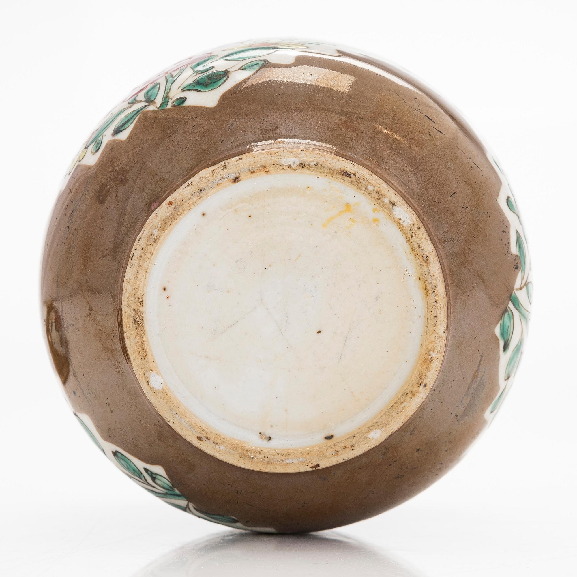 A famille rose jar with cover, Qing dynasty, Qianlong (1736-95).