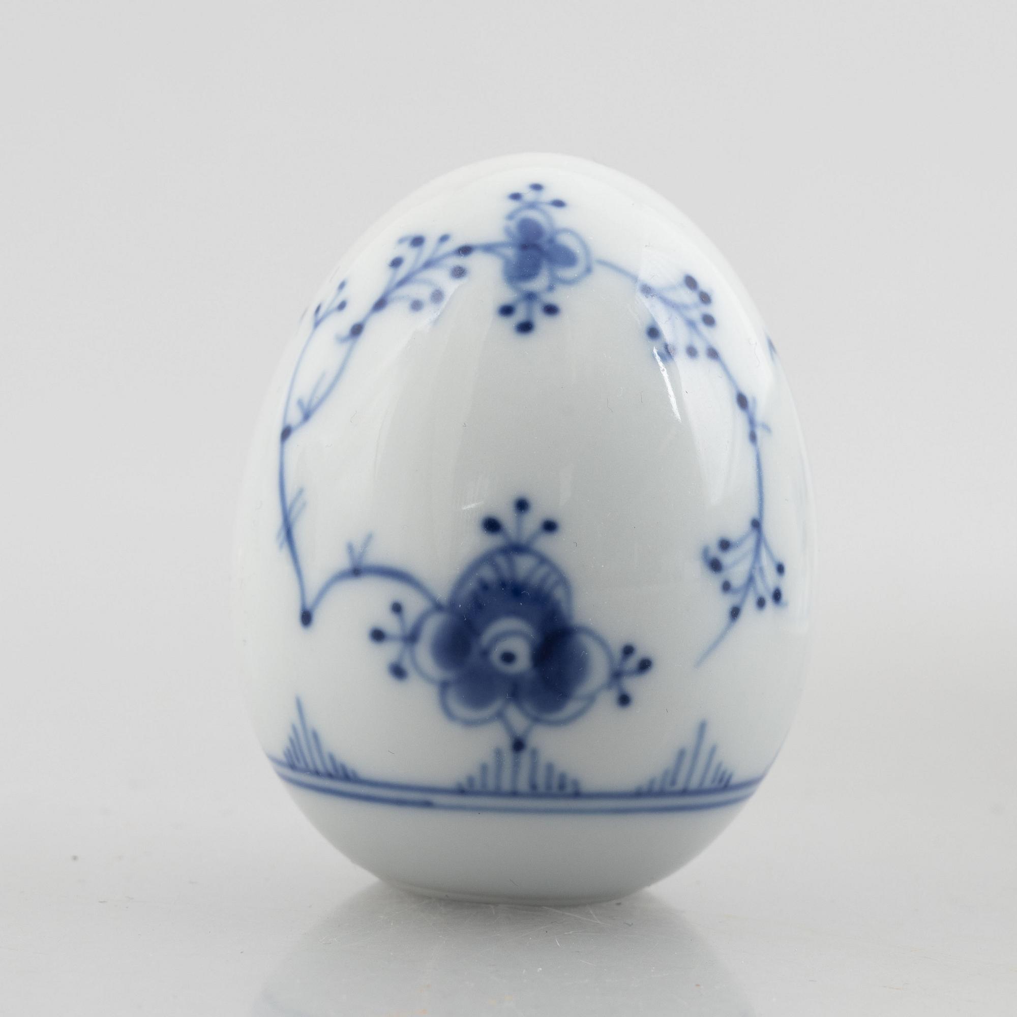 A "Blue fluted" / "Musselmalet riflet" porcelain egg stand, Royal Copenhagen, model 119, 1898-1923.