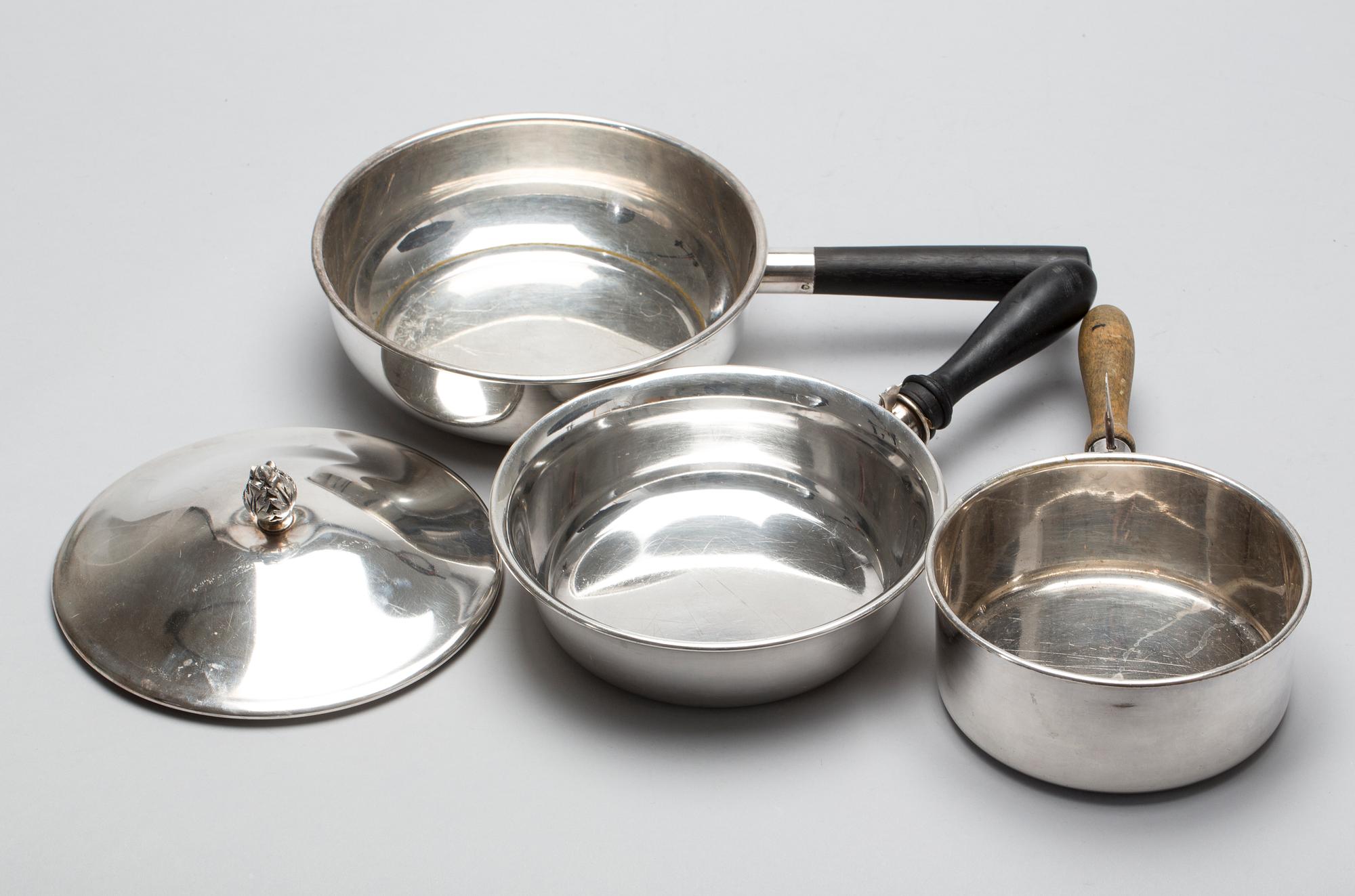 KAROTTER, nysilver, 3 st. 1900-tal. En Erik Råström.