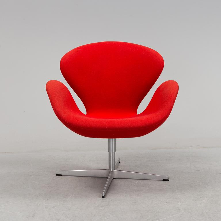 An armchair named "The swan", Arne Jacobsen, Fritz Hansen, 2003.