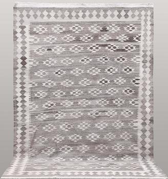 Kilim, ca 316 x 219 cm.
