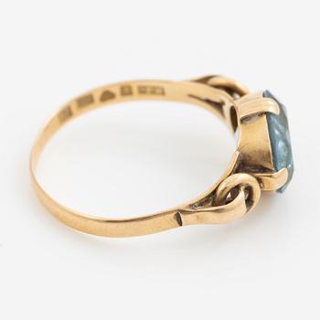 Ring 18K guld med syntetisk blå spinell.