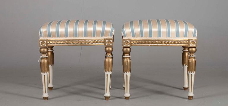 TABURETTEJA, 2 kpl, 1800-luvun loppu.