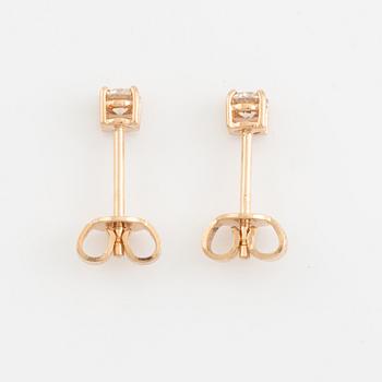 Brilliant cut diamond stud earrings, total ca 0,38 ct.