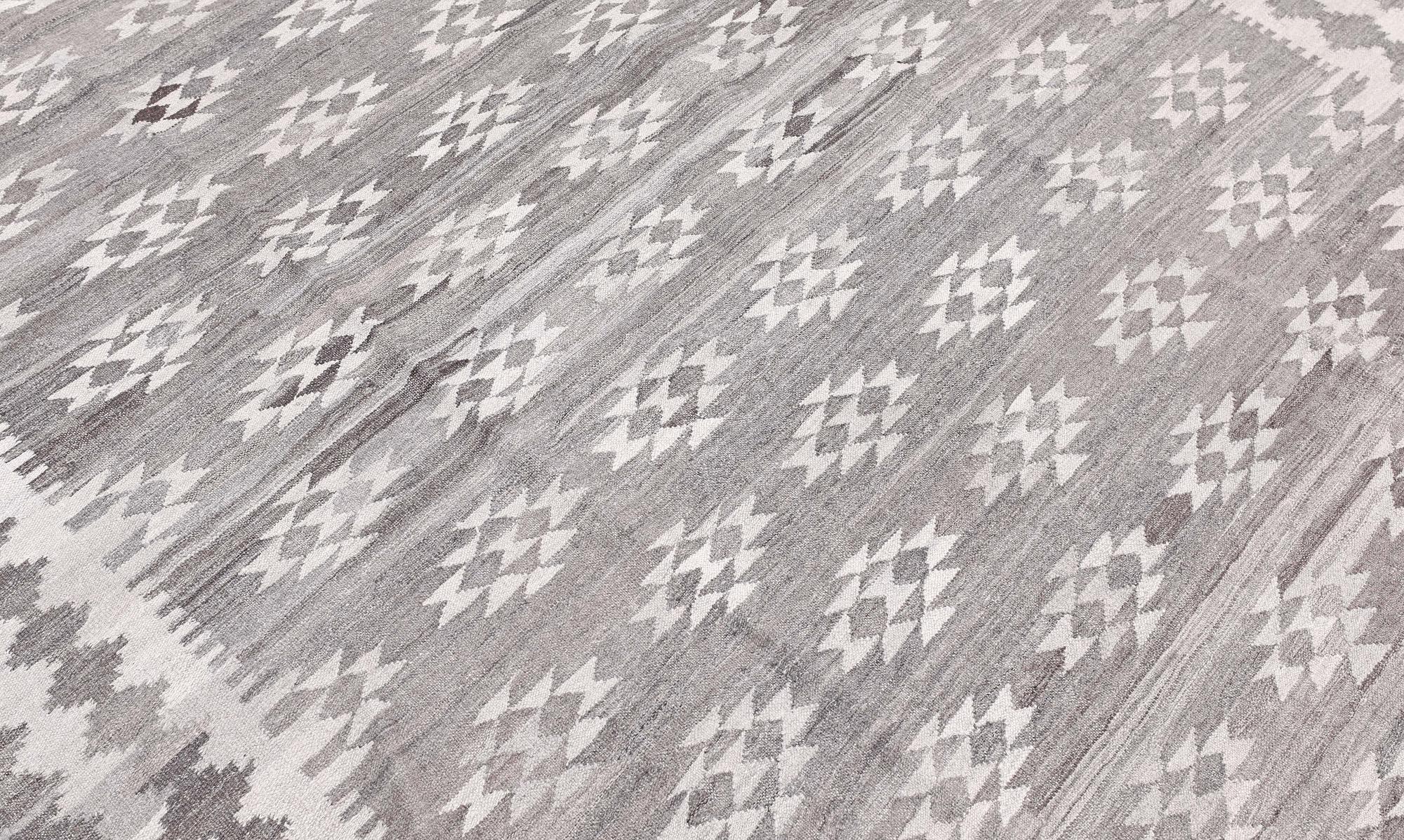 Kilim, ca 316 x 219 cm.